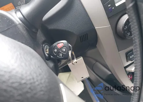 2010 Toyota Corolla S z USA, uszkodzony, nr VIN 2T1BU4EE7AC465665